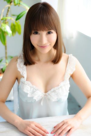 看成人片_十万网红美女美酱